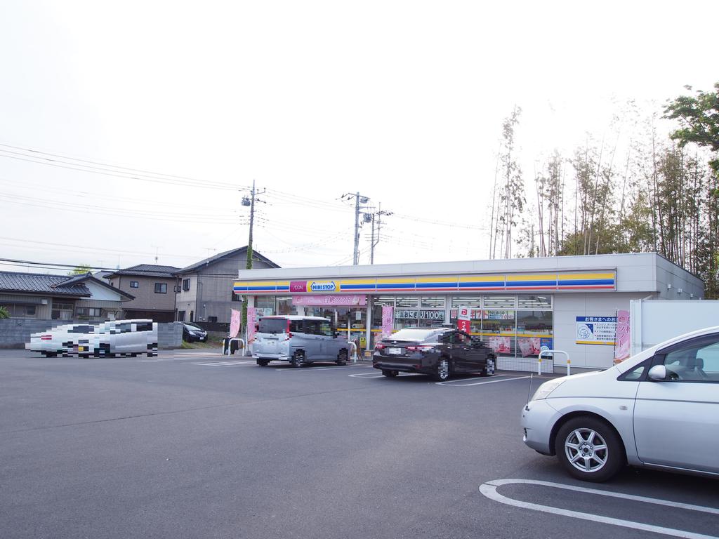 コンビニ　ミニストップ水戸見川3丁目店（コンビニ）まで296m