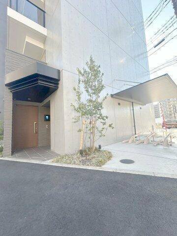 エントランス　駅から徒歩３分