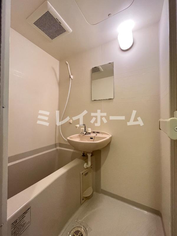 バス・シャワールーム　同建物内、別のお部屋の参考写真になります。