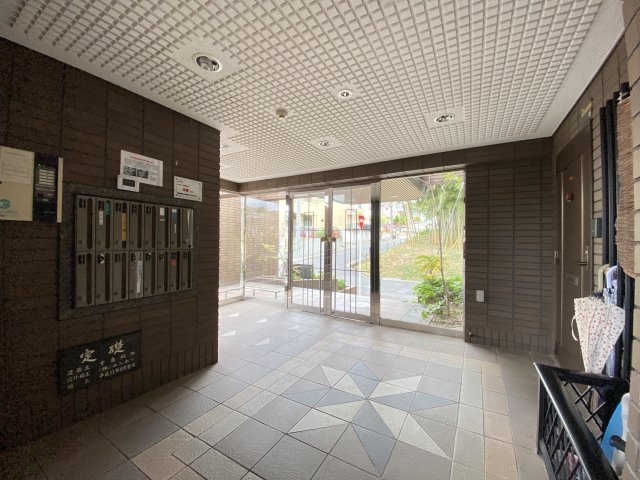玄関　駐車場