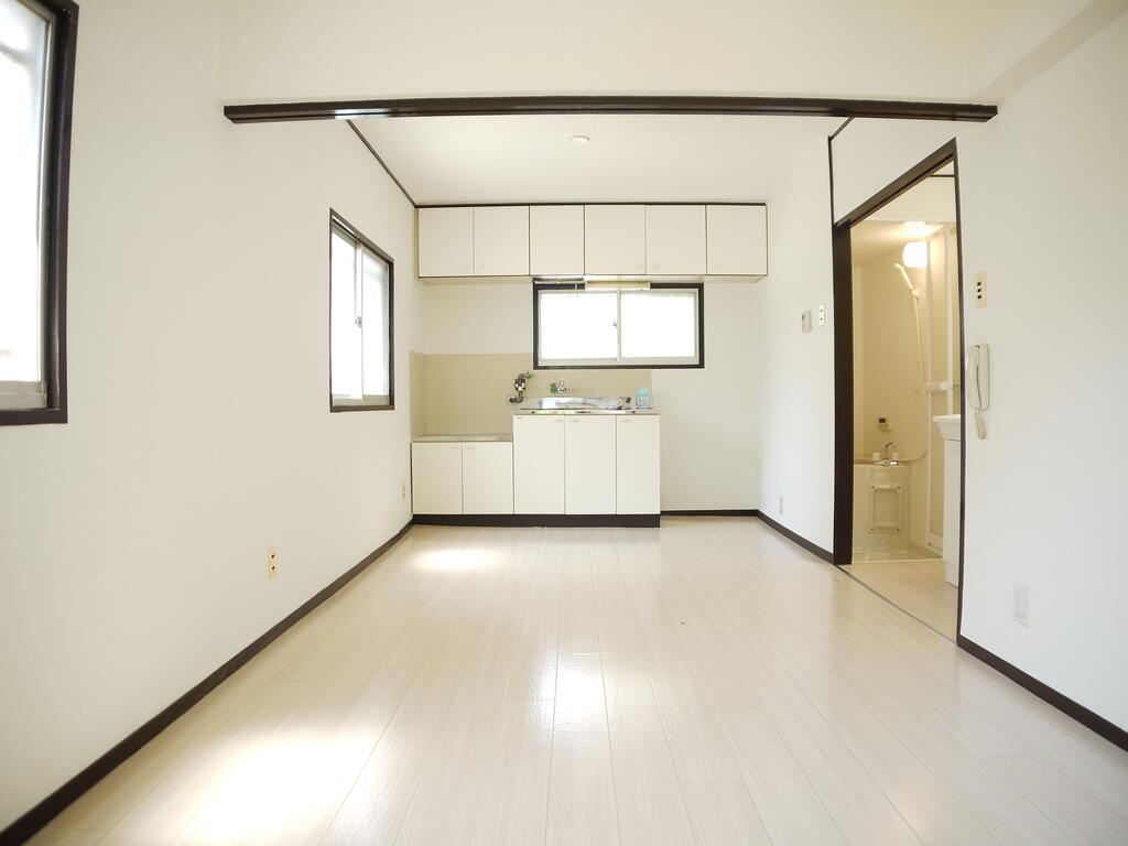 南武庫之荘4丁目テラス西棟の居間写真