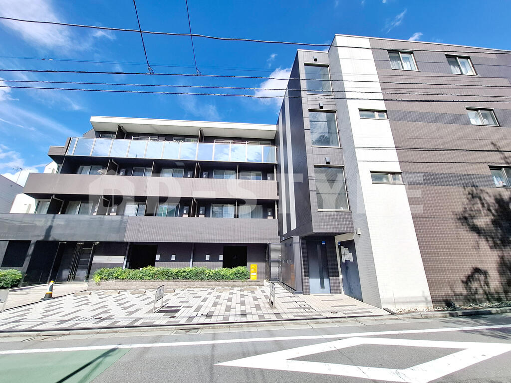 建物外観　閑静な住宅街にあるきれいな建物