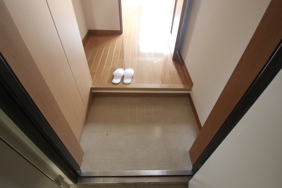 玄関　※別部屋の写真です