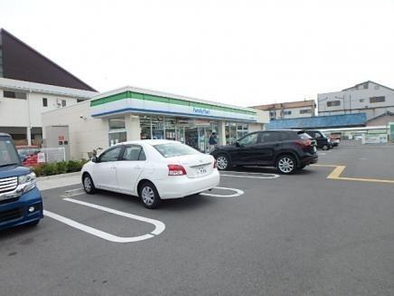 コンビニ　ファミリーマート泉大津宮町店（コンビニ）まで688m