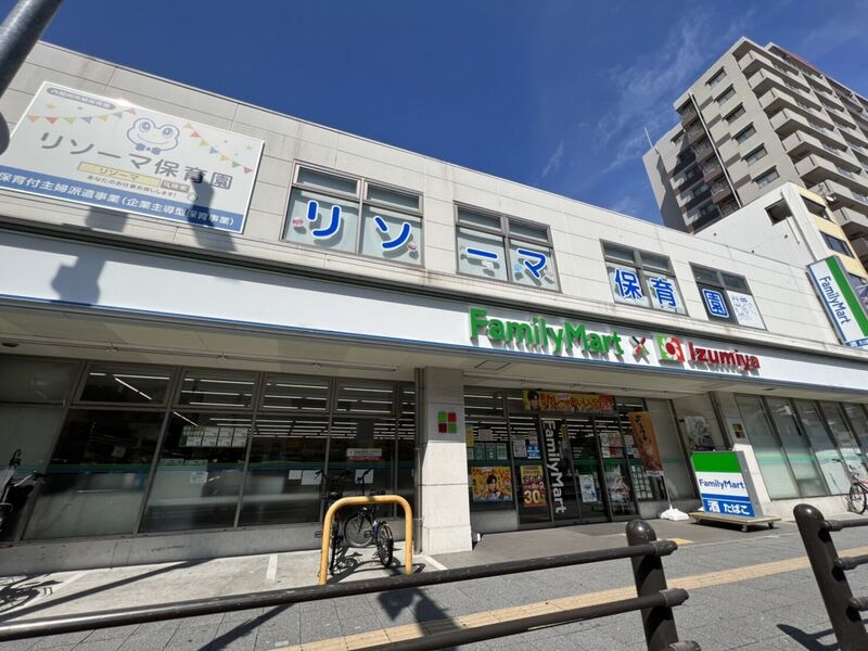 スーパー　ファミリーマート×イズミヤ寺田町東店（スーパー）まで653m