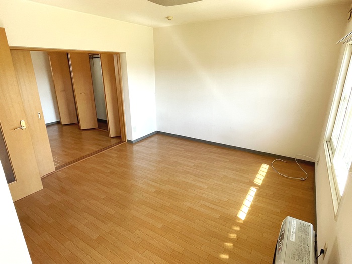 酒井マンションの居間写真
