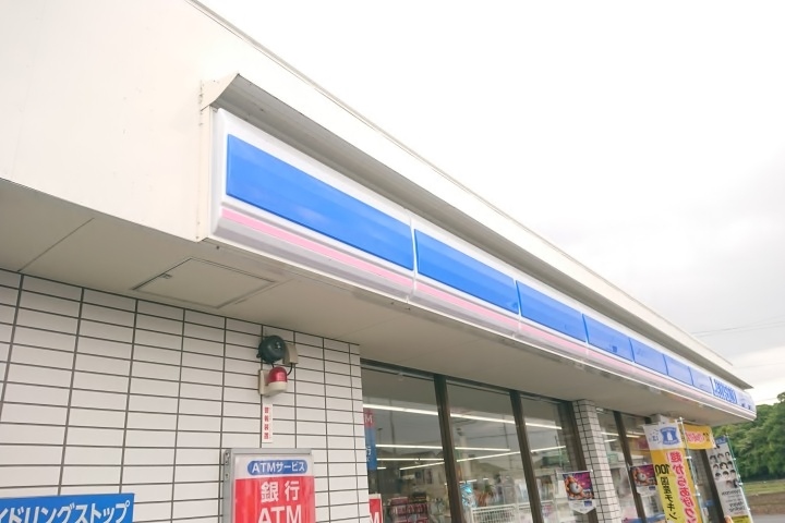コンビニ　ローソン 上三川冨士山店（コンビニ）まで635m