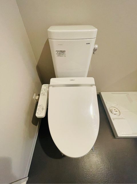 ＪＲ大阪環状線 寺田町駅 徒歩8分 3階建 築9年のトイレ写真