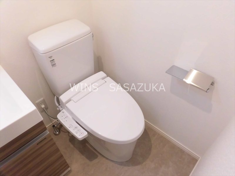 京王線 下高井戸駅 徒歩5分 8階建 築8年のトイレ写真