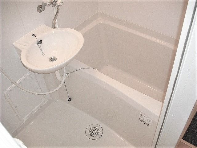 バス・シャワールーム　嬉しいバス・トイレ別です♪