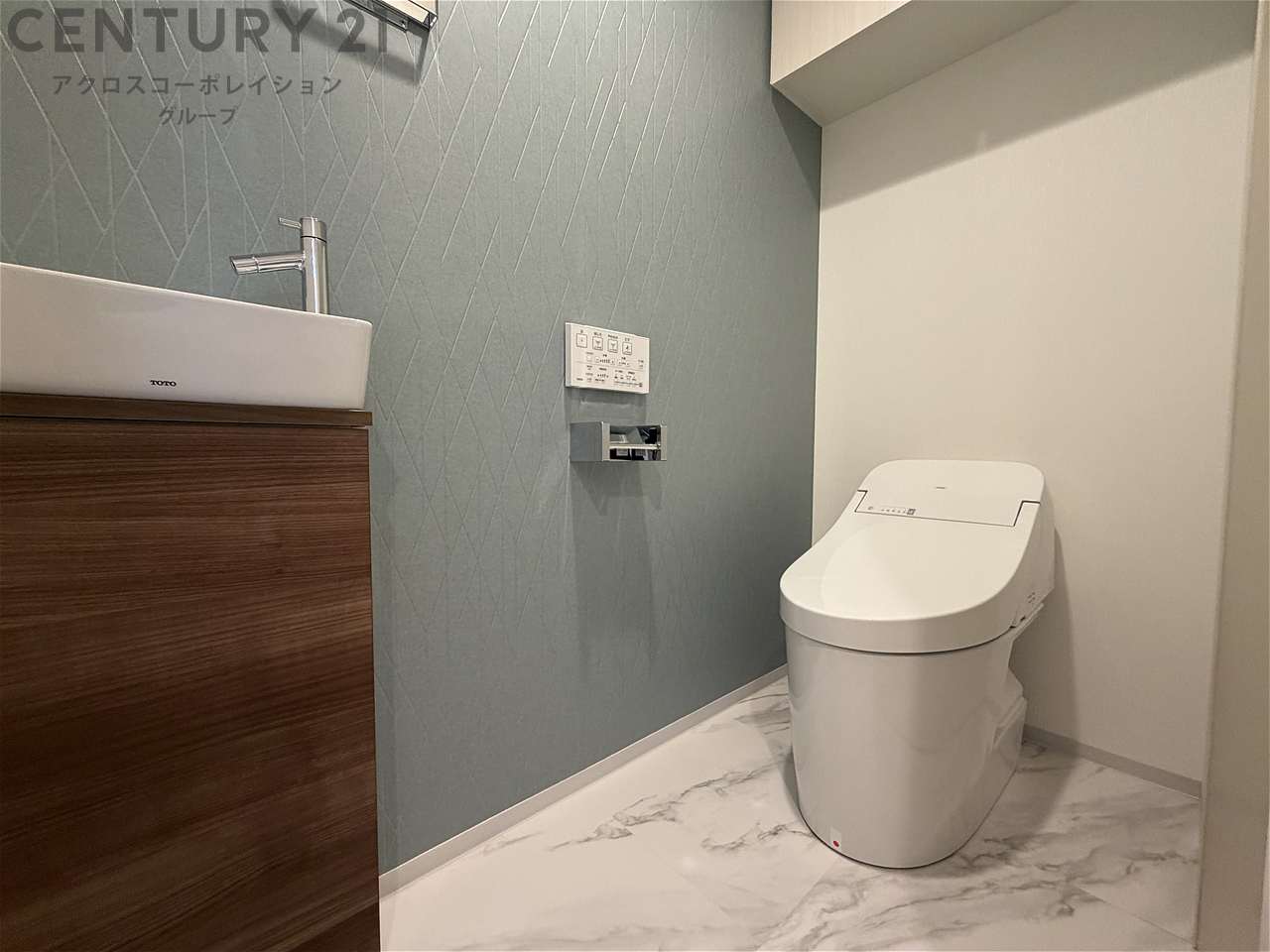 トイレ　トイレ内に手洗い用の洗面台あり