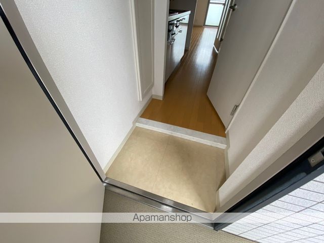 江ノ島電鉄線 石上駅 徒歩1分 3階建 築18年の玄関写真