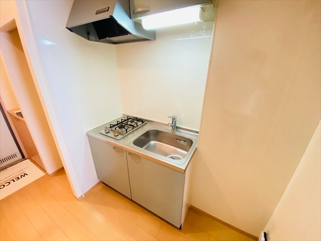 キッチン　同一建物内２０６号室内装写真転載