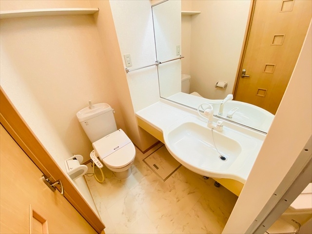 洗面設備　同一建物内２０６号室内装写真転載