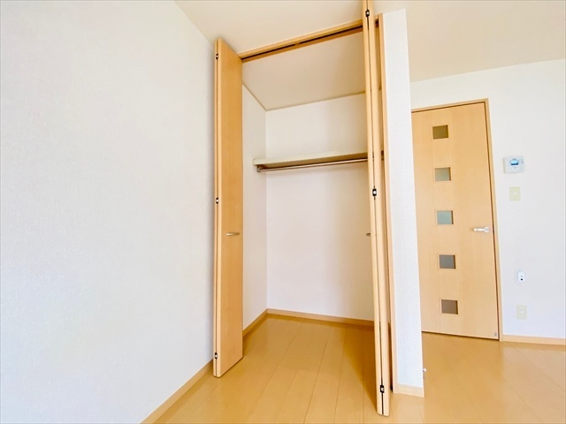 収納　同一建物内２０６号室内装写真転載
