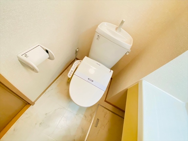 トイレ　同一建物内２０６号室内装写真転載