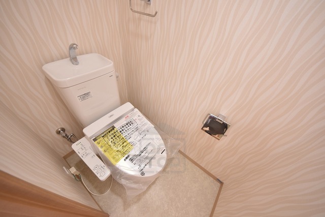 北大阪急行 江坂駅 徒歩10分 6階建 築10年のトイレ写真