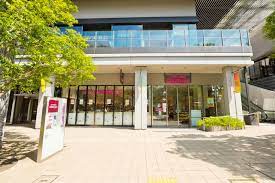 スーパー　成城石井飯田橋サクラテラス店（スーパー）まで321m