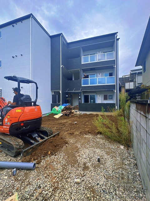 駐車場　建築中