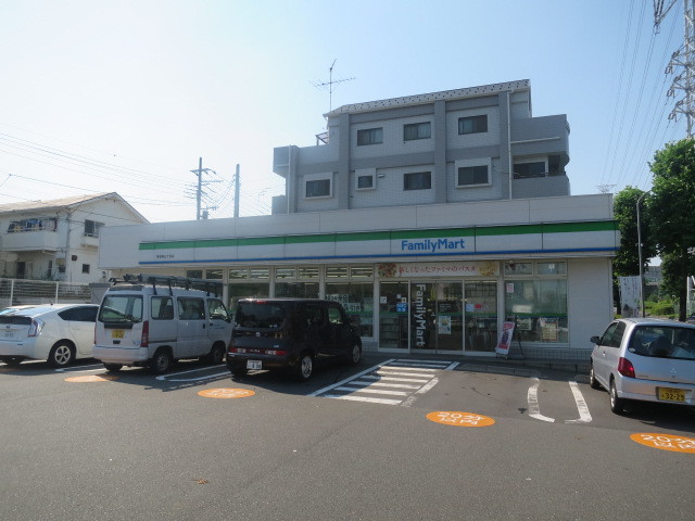 コンビニ　ファミリーマート（コンビニ）まで445m