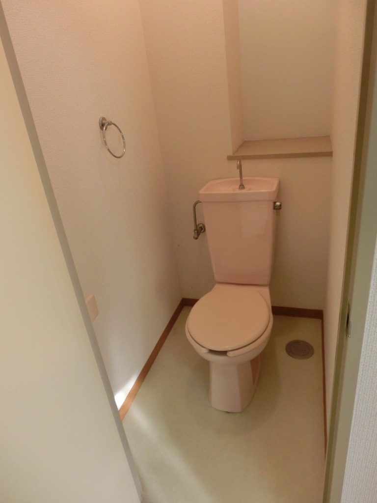 京急大師線 鈴木町駅 徒歩6分 3階建 築40年のトイレ写真
