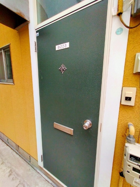 ルーベンヌ赤崎Bの玄関写真