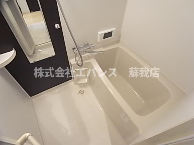 バス・シャワールーム　落ち着いた空間のお風呂です