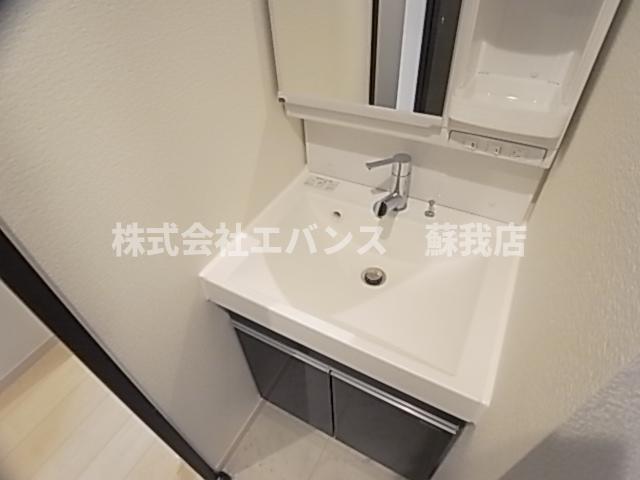 洗面設備　使いやすい独立洗面台です