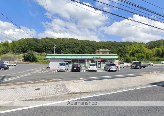 コンビニ　ファミリーマート（コンビニ）まで845m