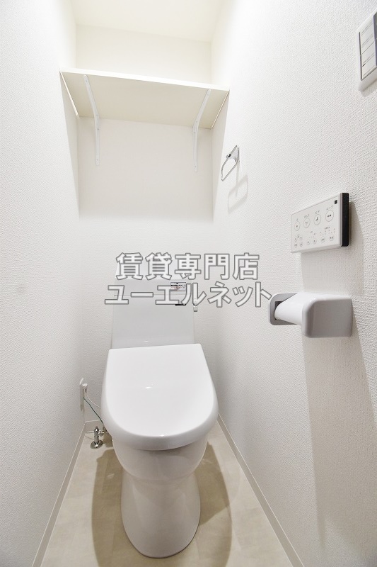 トイレ　温水洗浄便座付き