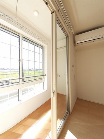 その他部屋・スペース　サンルーム。雨の日や冬でも安心して洗濯物が干せます！