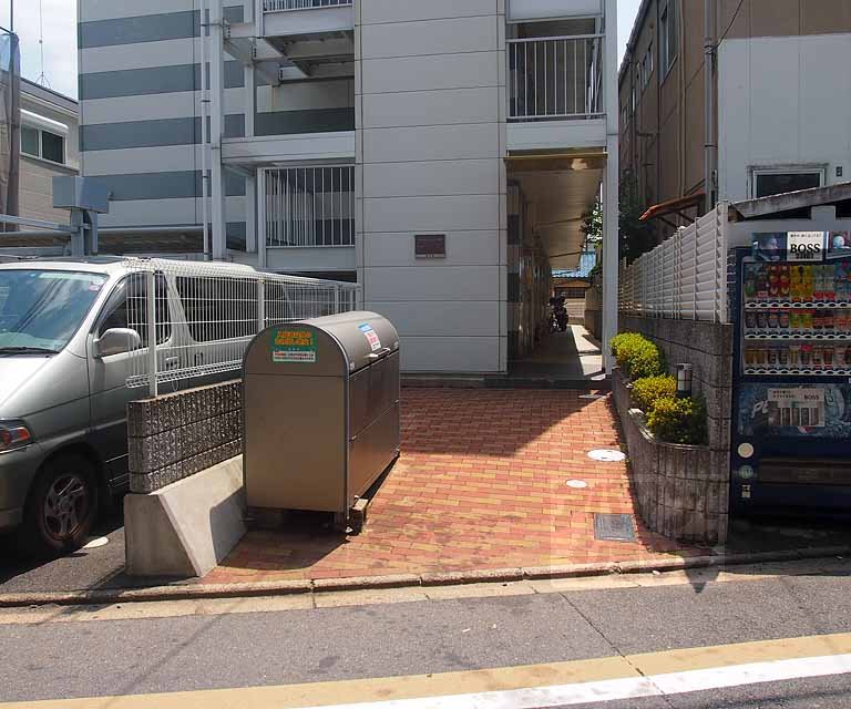 西大路マンションの外観写真