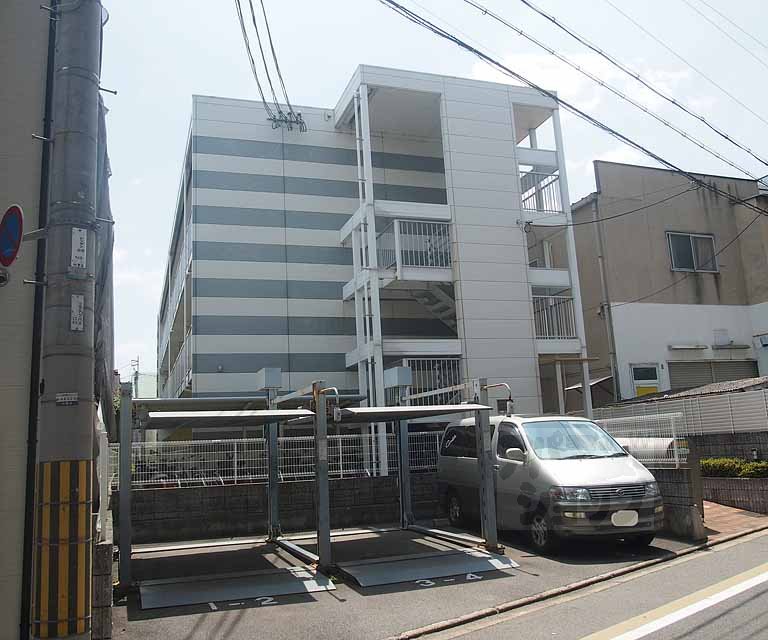 西大路マンションの外観写真
