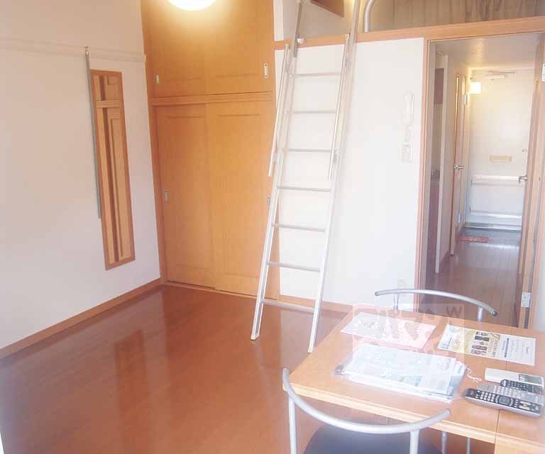 西大路マンションの居間写真