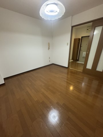 峰住吉ハイツの居間写真