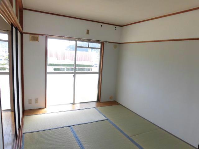 ビレッジハウス五個荘の居間写真