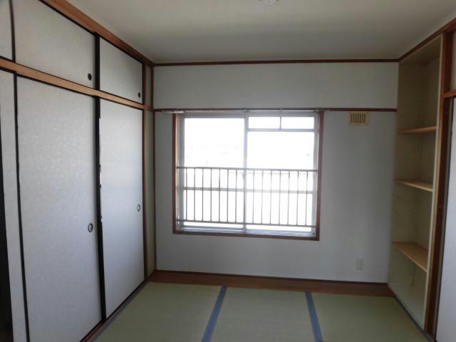 ビレッジハウス五個荘の居間写真