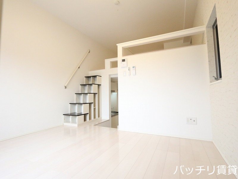 居室・リビング　同型タイプの為、現状を優先いたします。