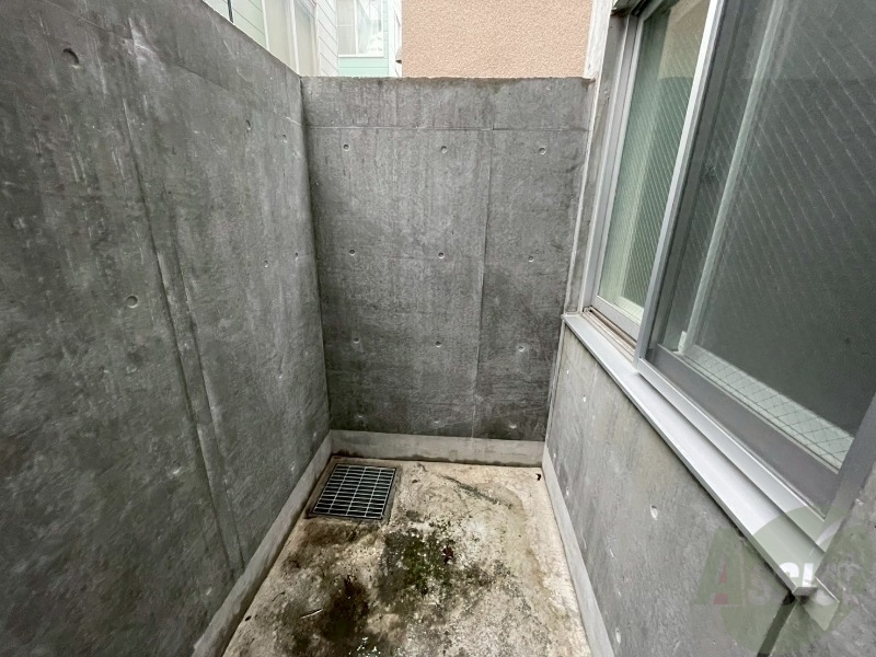 バルコニー　テラスがついているので洗濯物を干すこともできそう！