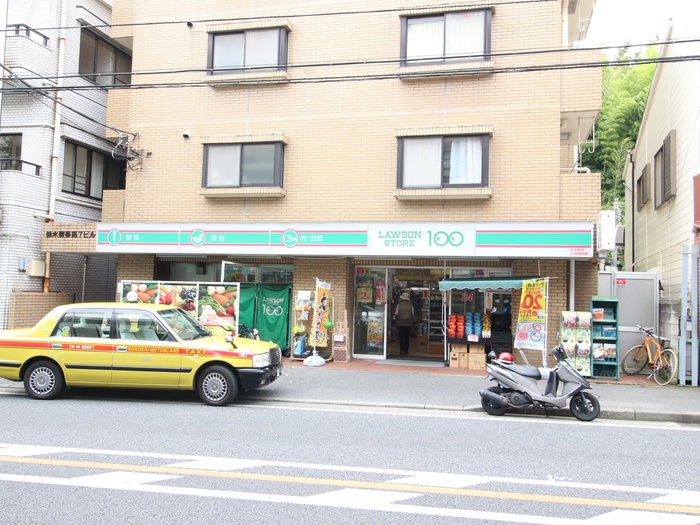スーパー　ローソンストア100六ッ川店（スーパー）まで550m