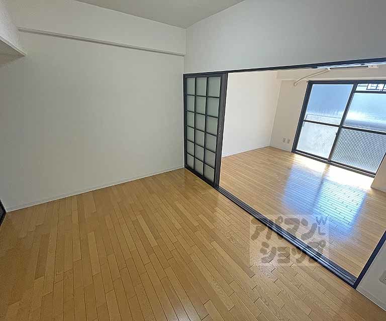 プレシャス御池の居間写真