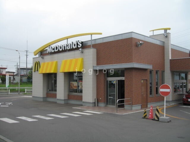 飲食店　マクドナルド 釧路貝塚通り店（飲食店）まで473m