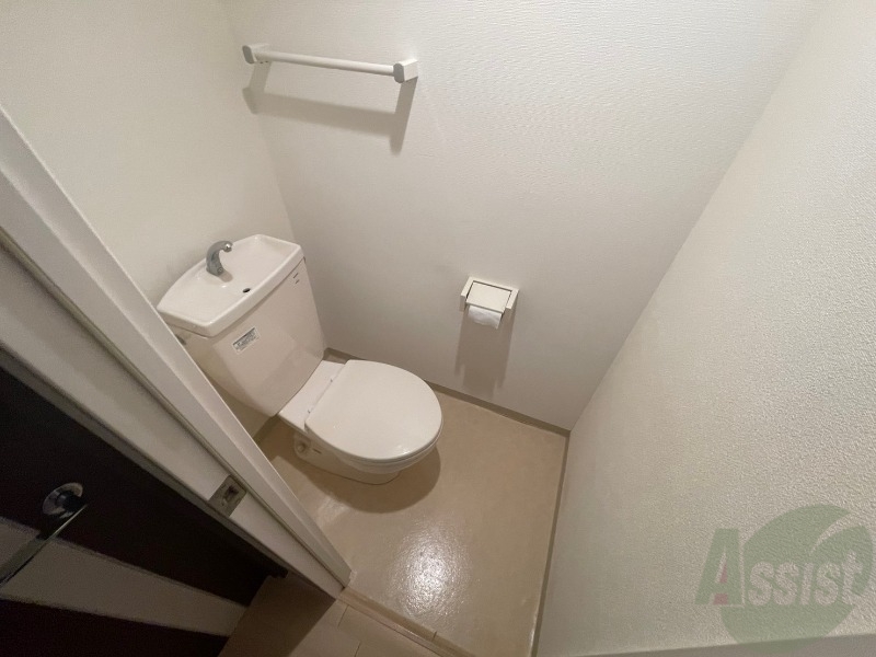 トイレ　こちらはトイレです。清潔感があり、安心して使用できます。