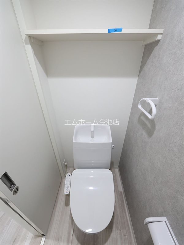 トイレ　温水洗浄便座付トイレ　同仕様写真