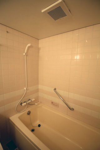 キッチン　同物件・別部屋画像【左右反転】