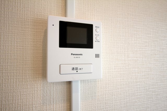 バルコニー　同物件・別部屋画像【左右反転】