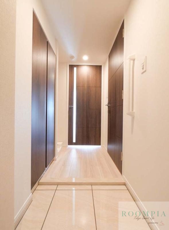 玄関　※同タイプの別のお部屋です。