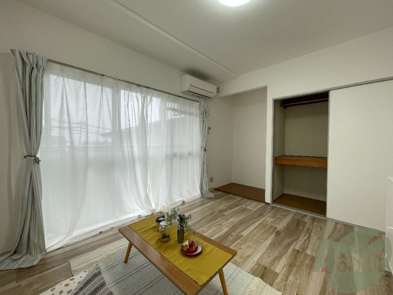 居室・リビング　１Ｋフロリーーングのお部屋の写真です！清潔感がありますね。