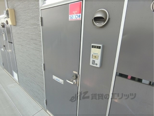レオパレスセルリアンの玄関写真