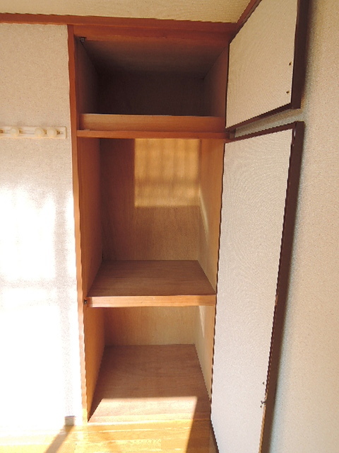 収納　天井まで高さのある収納